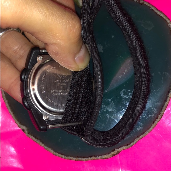 5 Watches-Hello Kitty, Timex, Adrienne Vittadini.. - Picture 8 of 8